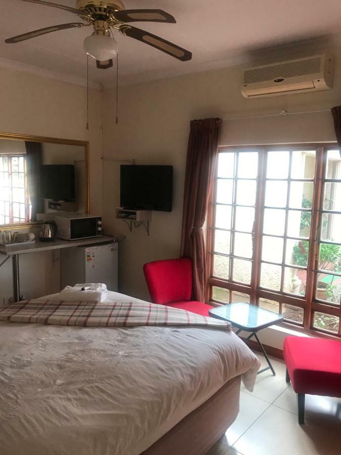 בלומפונטייין Queenspark Lodge מראה חיצוני תמונה